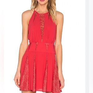 Robe BCBGmaxazria rouge et dentelle